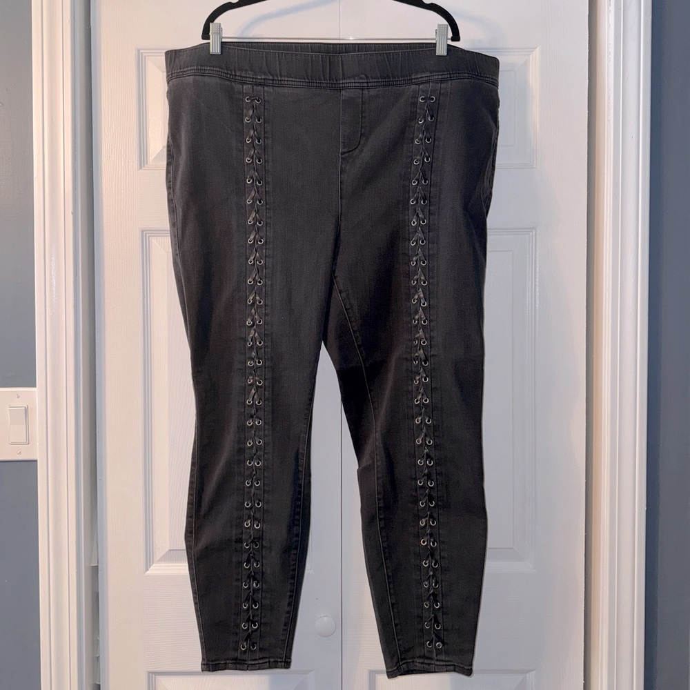 Black Lace-Up Jeggings - Picture 5 of 10